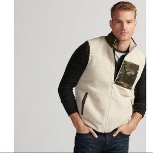 *NWOT* Express- White Sherpa camo pocket zip vest